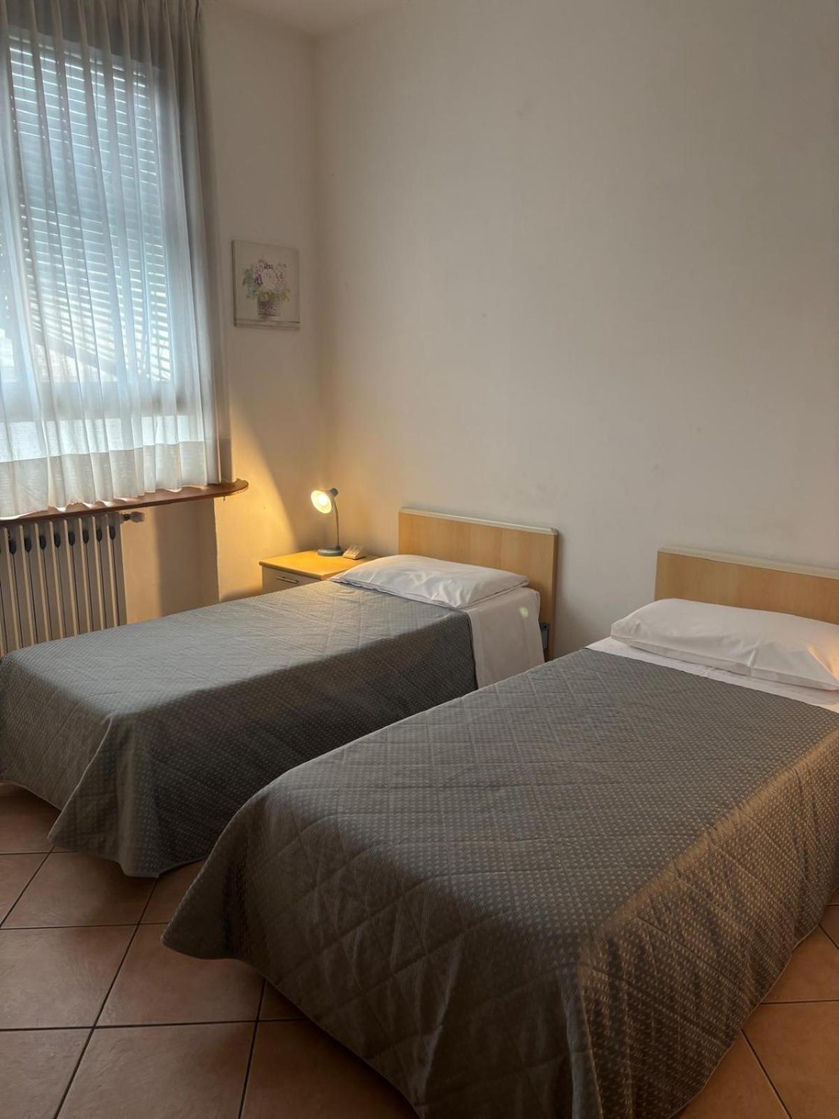 Girasole House Hotel Флоренция Стая снимка